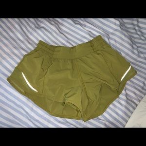 LuluLemon Hotty Hot Short 2.5”